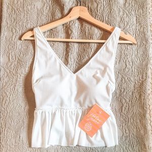 Kortni Jeane V-neck ribbed White top size small